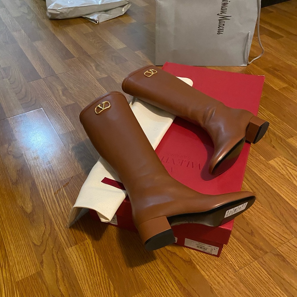 Valentino 7.5 brown boots